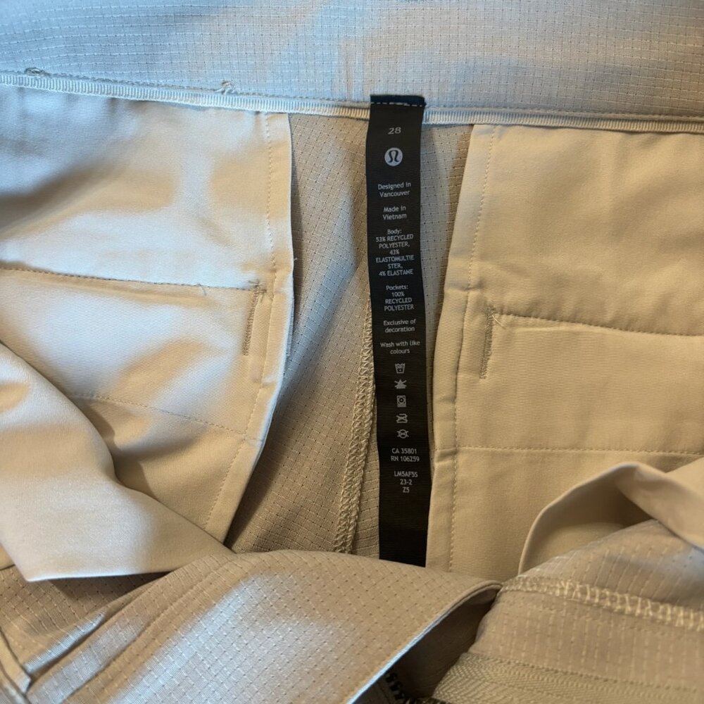 Lululemon Men's Pants 28x30 Light Grey Commission Slim Ventilight Golf Travel - Picture 2 of 4